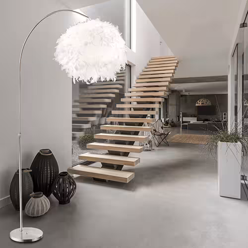 Bogenstehleuchte mit Federlampenschirm